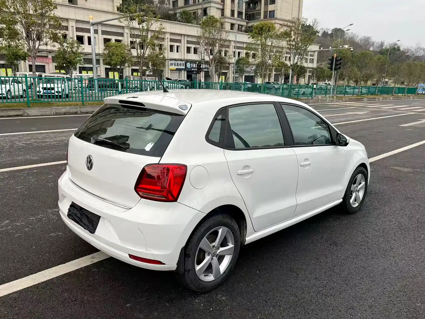 Volkswagen Polo 2014 1.4L Manual Trend Edition фото 8