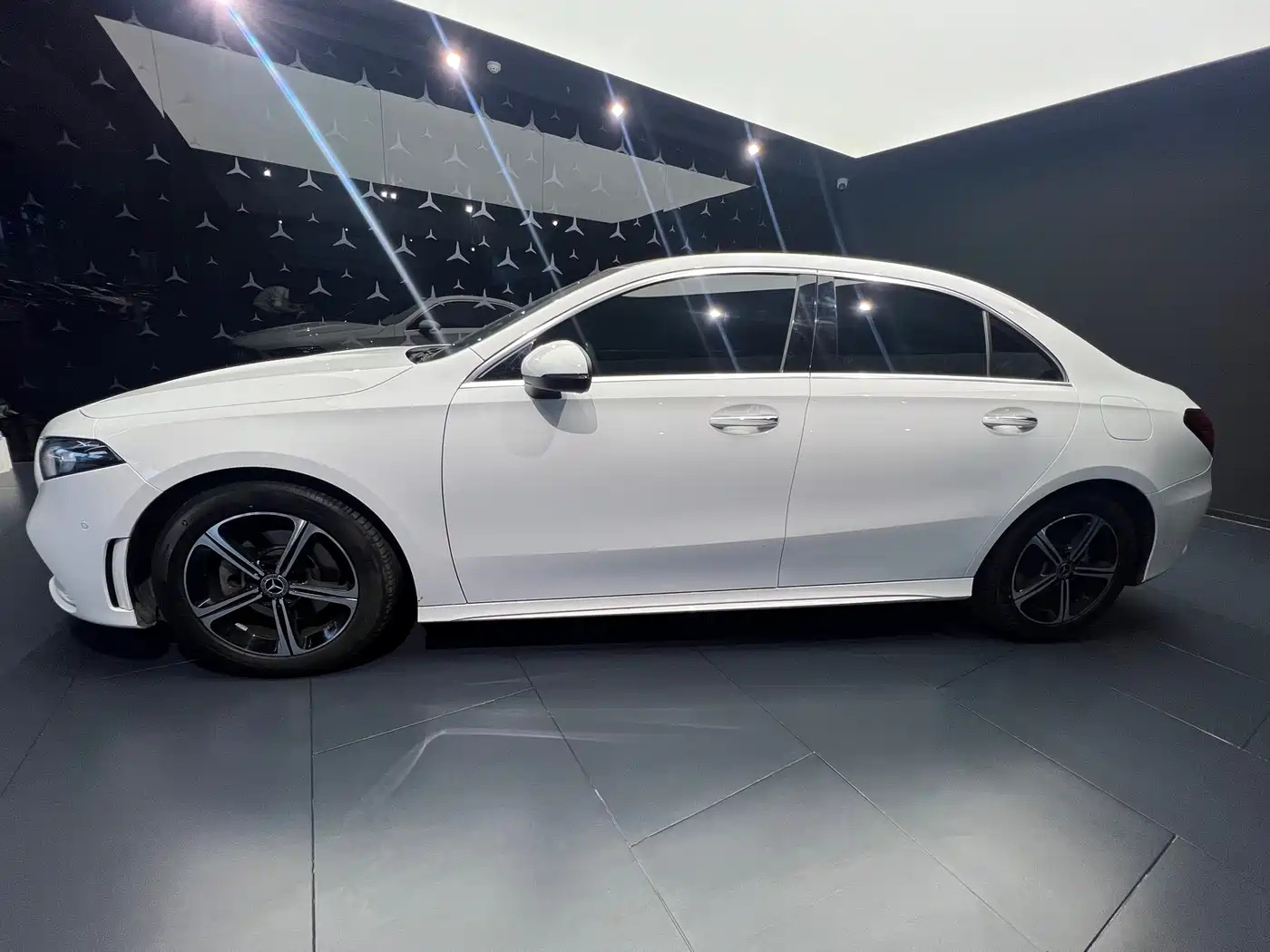 Mercedes-Benz A-Class 2022 A 200 L Sport Sedan Dynamic фото 3