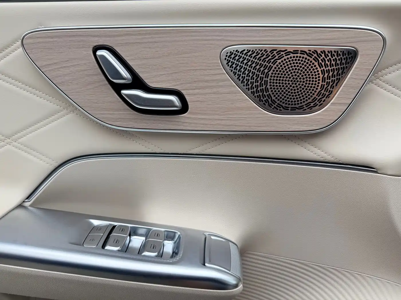 Chery Fengyun Fengyun A9L 2025 Model 260 Extended Range Premium Edition фото 29