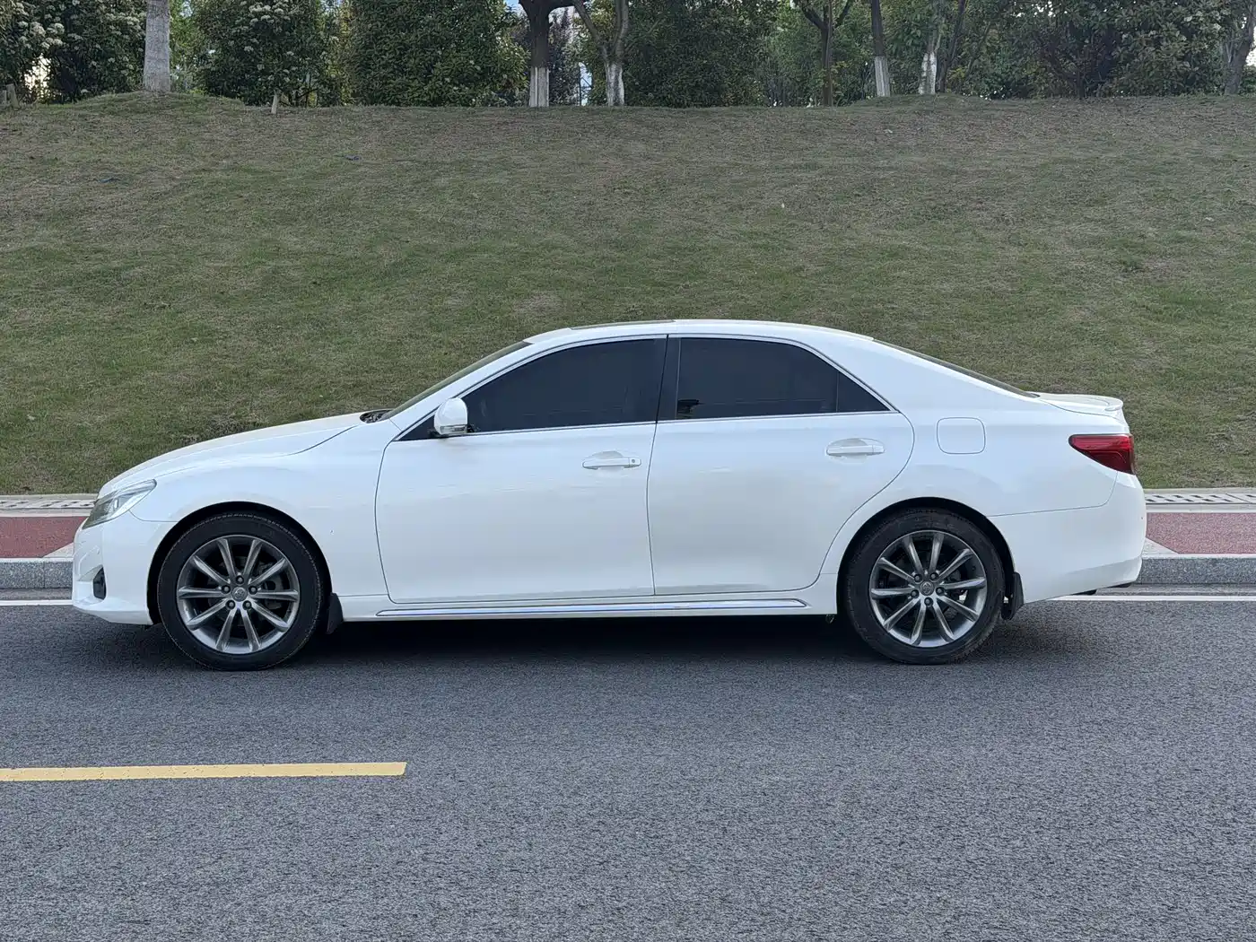 Toyota Reiz 2013 2.5V Premium Edition фото 4