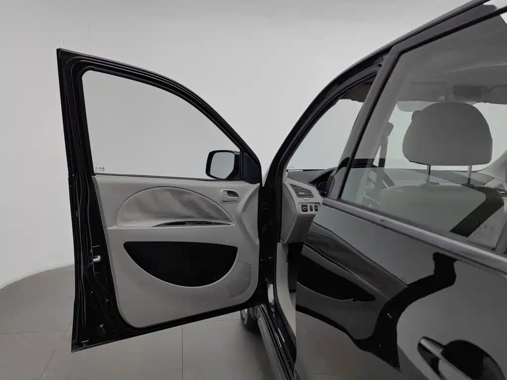 Mitsubishi Zinger 2014 2011 2.0L Automatic Luxury