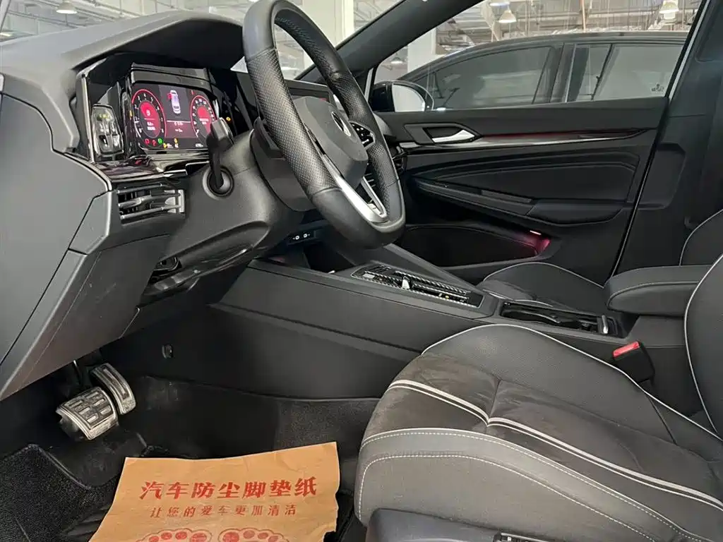 Volkswagen Golf 2023 Model 280TSI DSG R-Line фото 8
