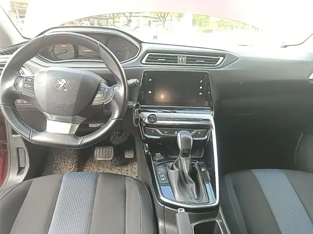 Peugeot 308 2018 1.6L Auto Luxury Edition фото 13