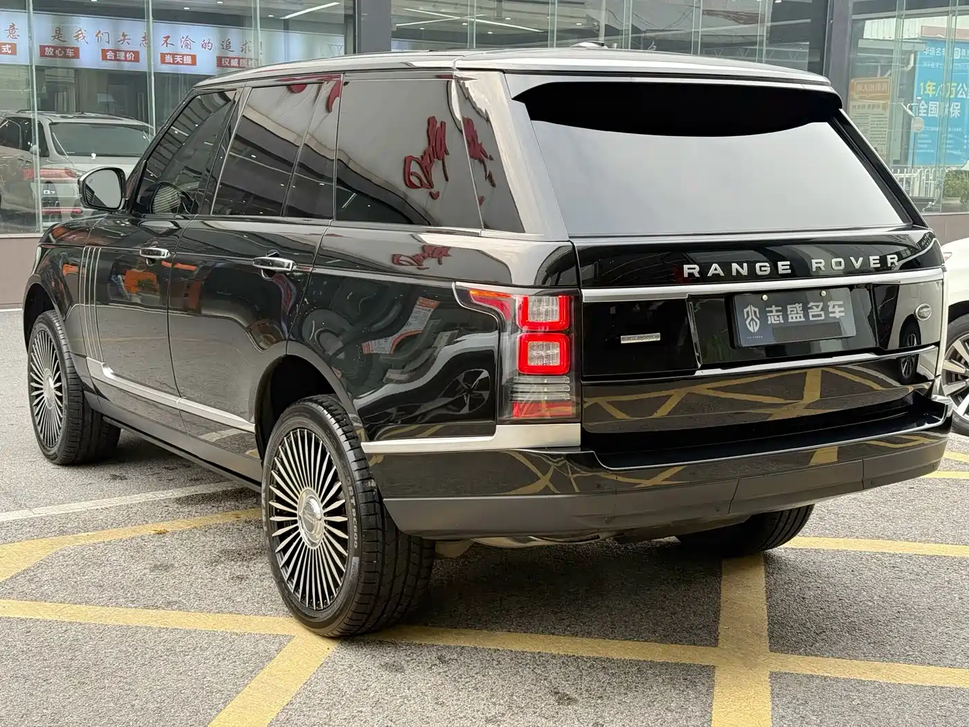 Land Rover Range Rover 2015 3.0 TDV6 Vogue SE Genesis Extended Edition фото 8