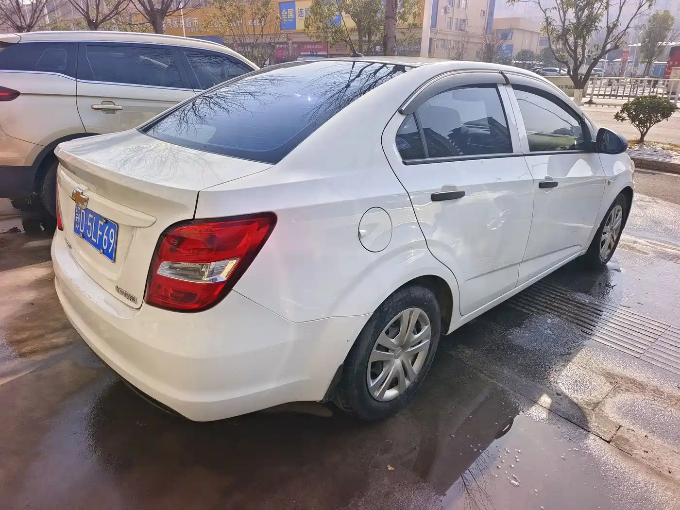 Chevrolet Aveo 2014 Sedan 1.4SL AT Fashion Sunroof Edition фото 4
