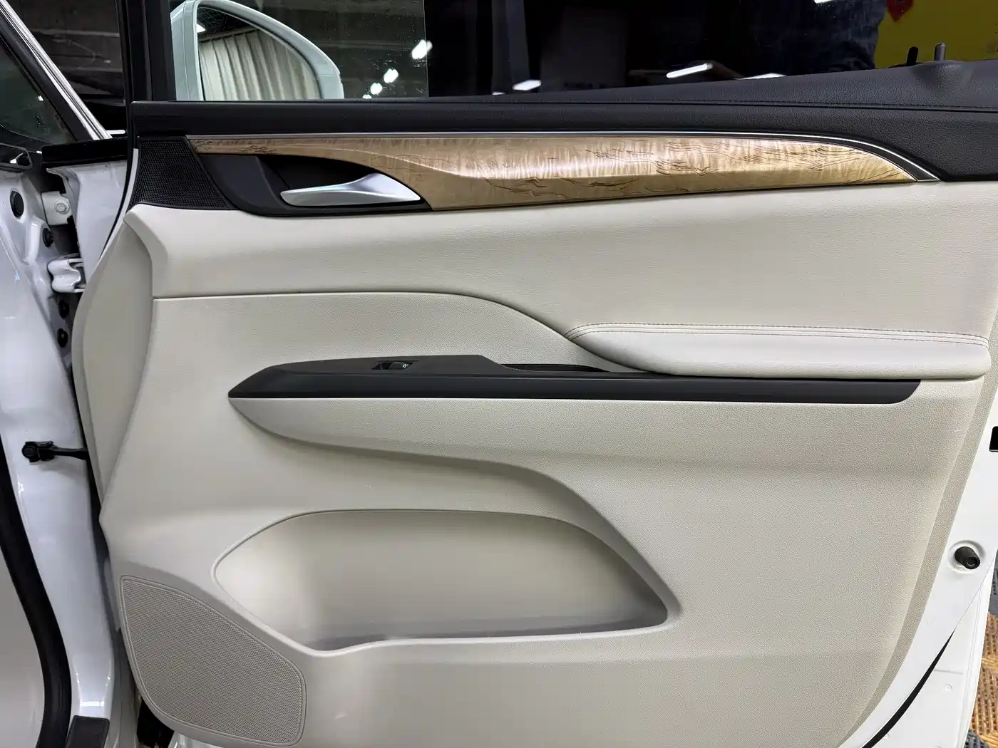 Buick GL8 2017 ES 28T Comfort Type China V фото 19