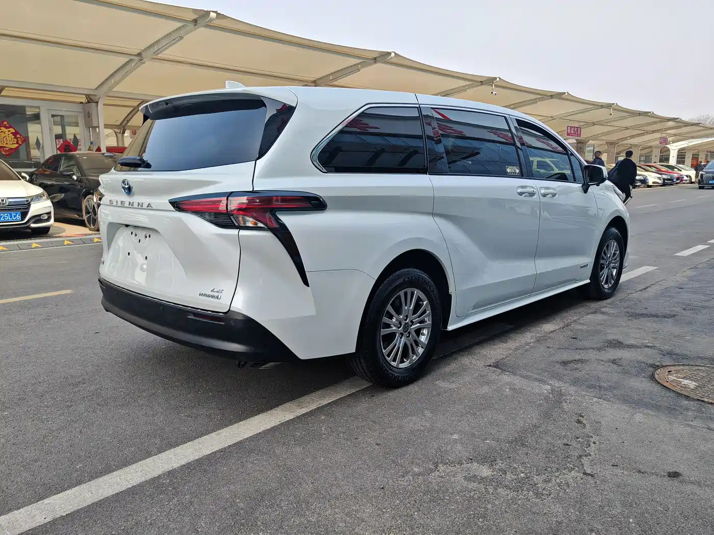 Toyota Sienna 2023 2.5L Hybrid Comfort Edition фото 21