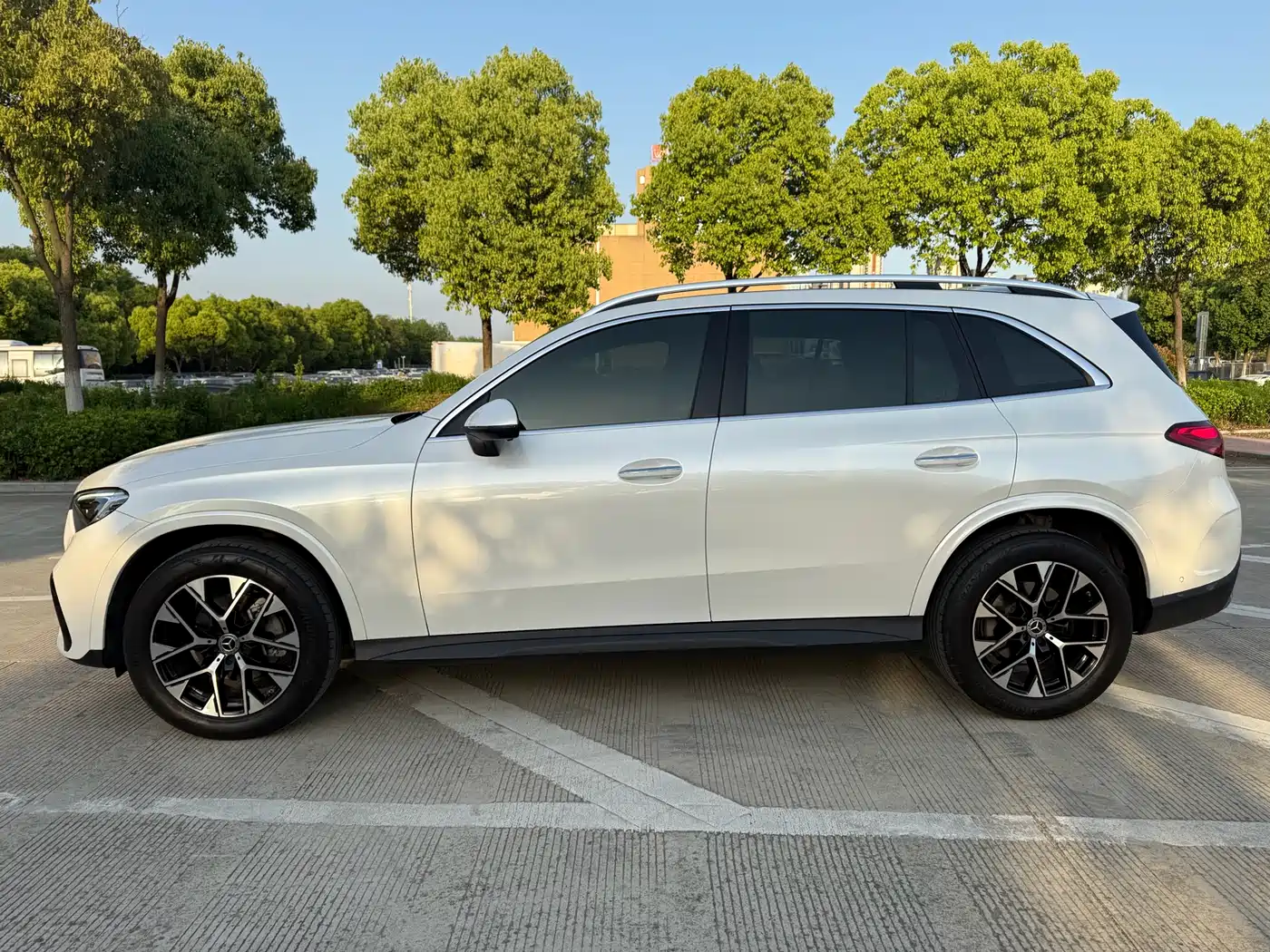 Mercedes-Benz GLC 2023 GLC 260 L 4MATIC Luxury 5-Seater фото 16