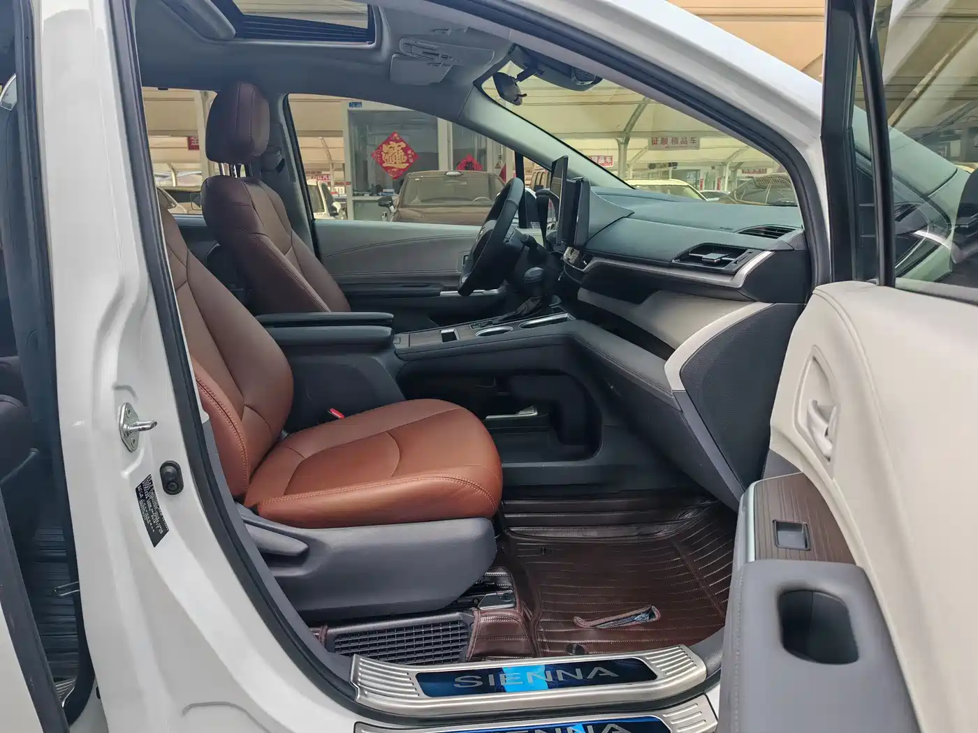 Toyota Sienna 2023 2.5L Hybrid Comfort Edition фото 19