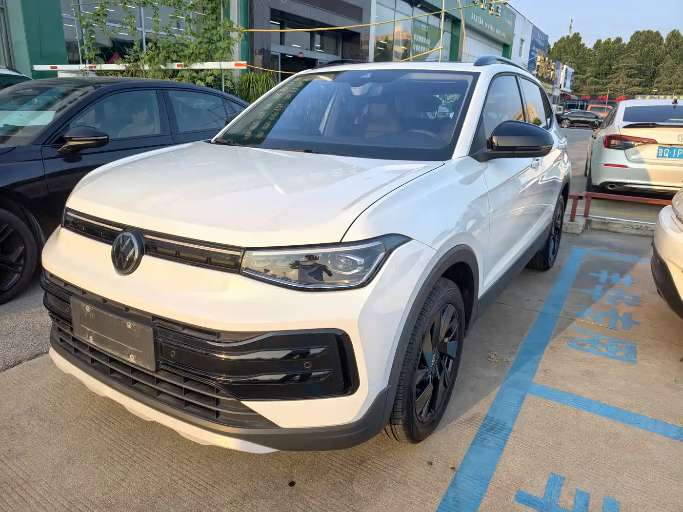 Фото 1 - Volkswagen Tharu