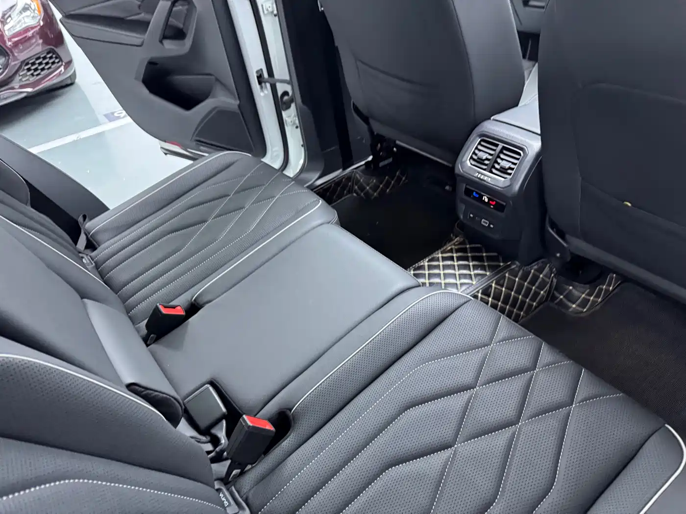Volkswagen Tiguan L 2023 330TSI Auto 2WD R-Line Premium Edition фото 14