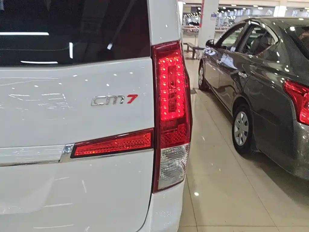 Dongfeng Fengxing Lingzhi PLUS 2021 2021 2.0L Manual Comfort 7-Seater