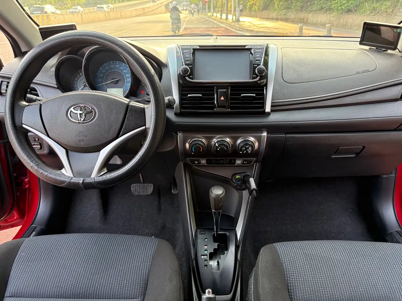 Toyota YARiS L Zhi Xuan 2015 1.5E Auto Charming Edition фото 8