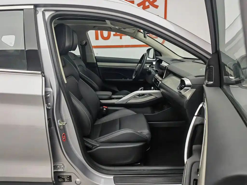 Фото 23 - Geely Binyue