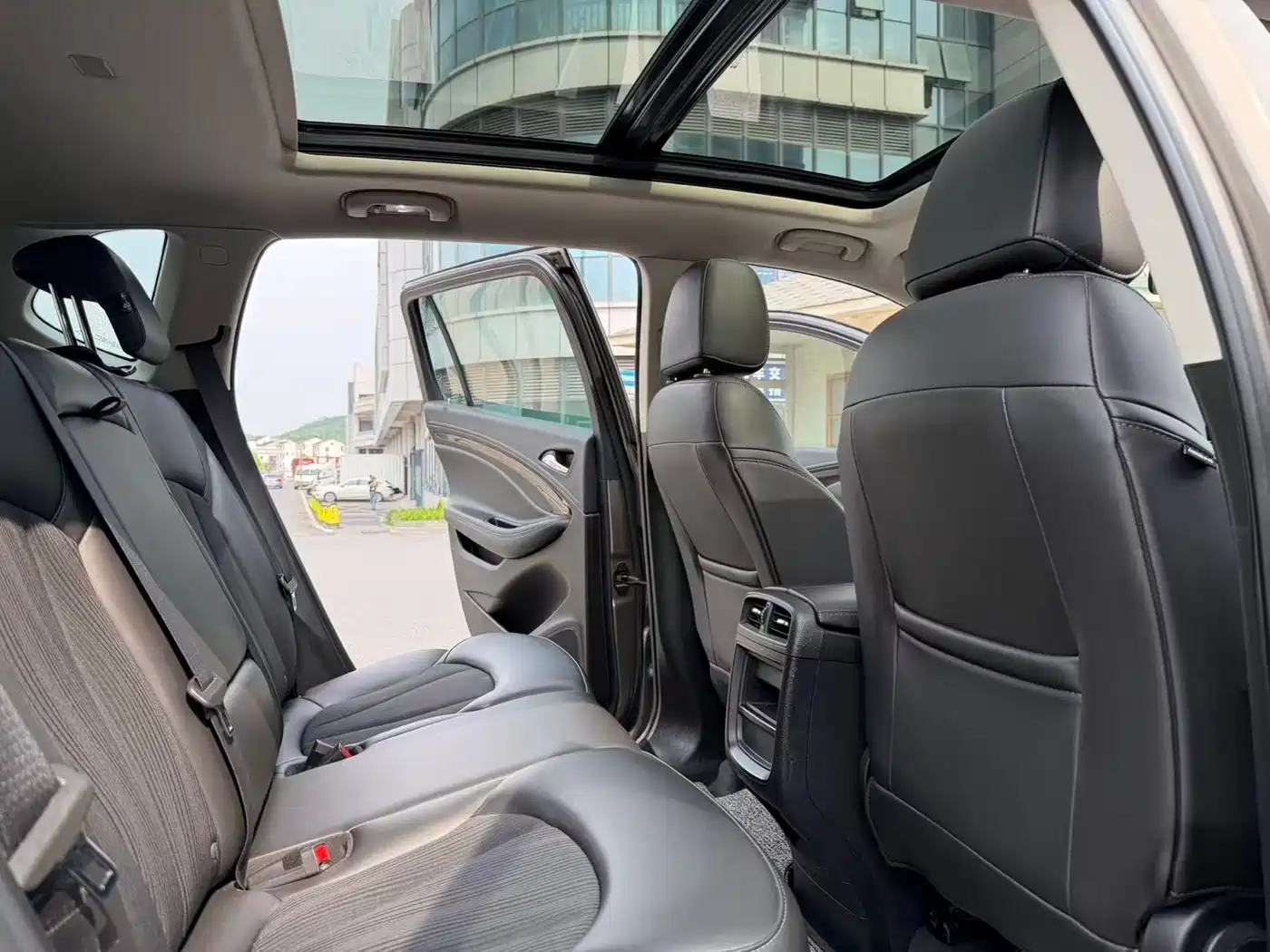 Buick Envision Plus 2018 20T 2WD Leading фото 9