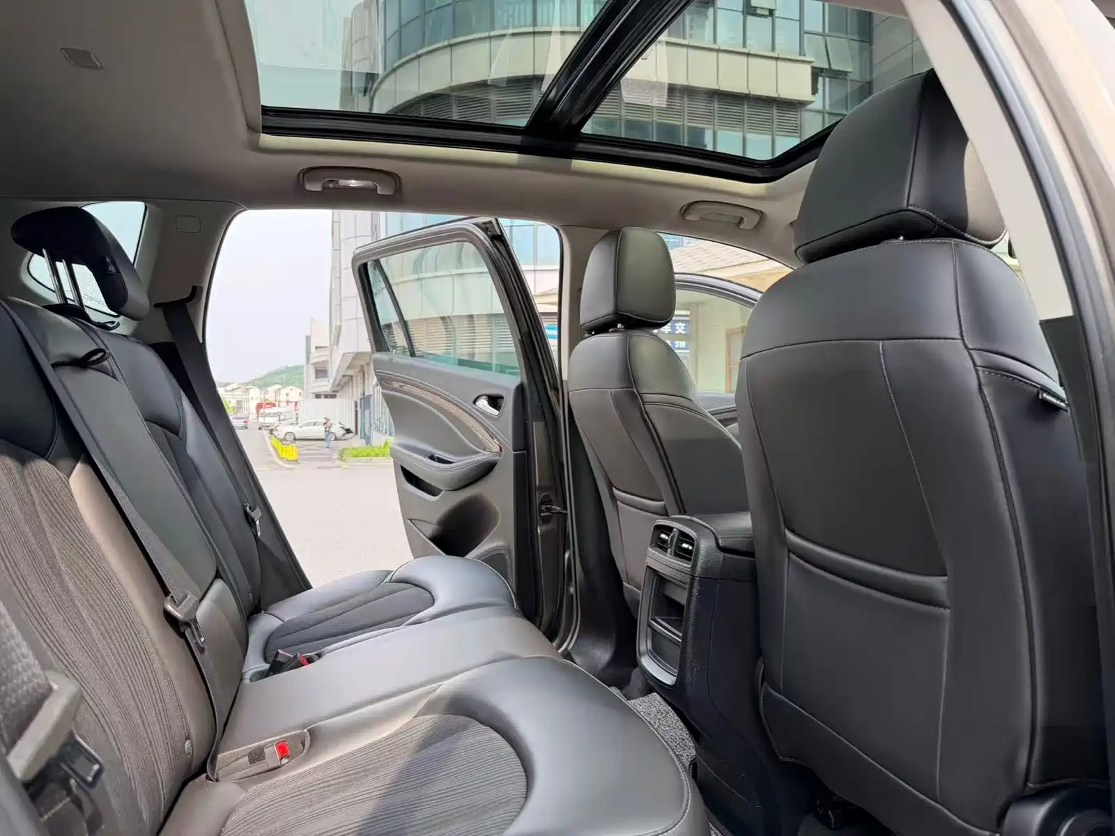Фото 9 - Buick Envision Plus