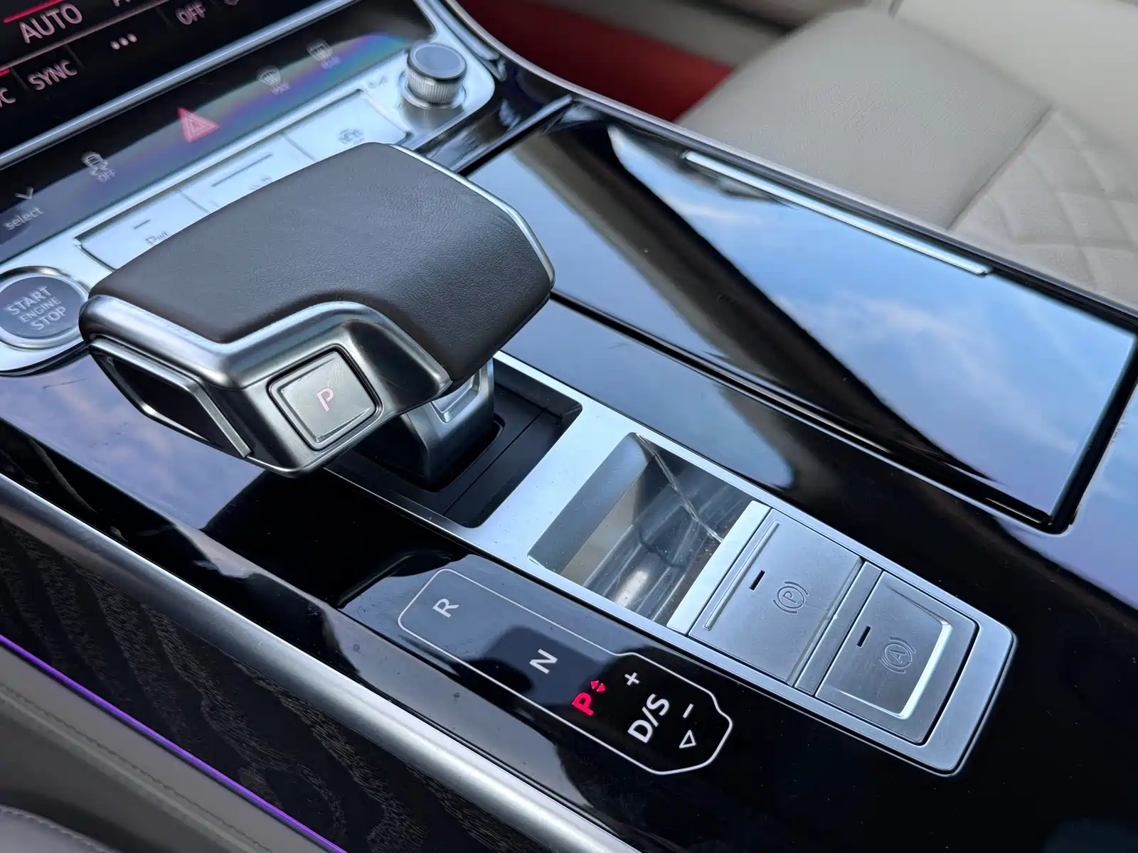 Фото 20 - Audi A8