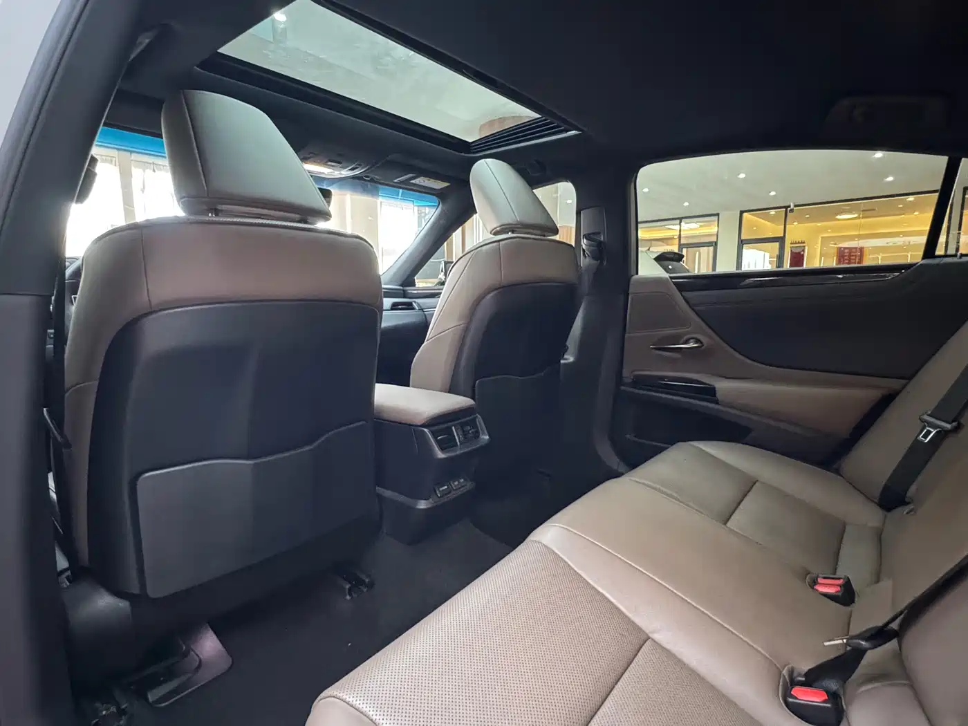 Lexus ES 2023 200 Excellence Edition фото 13