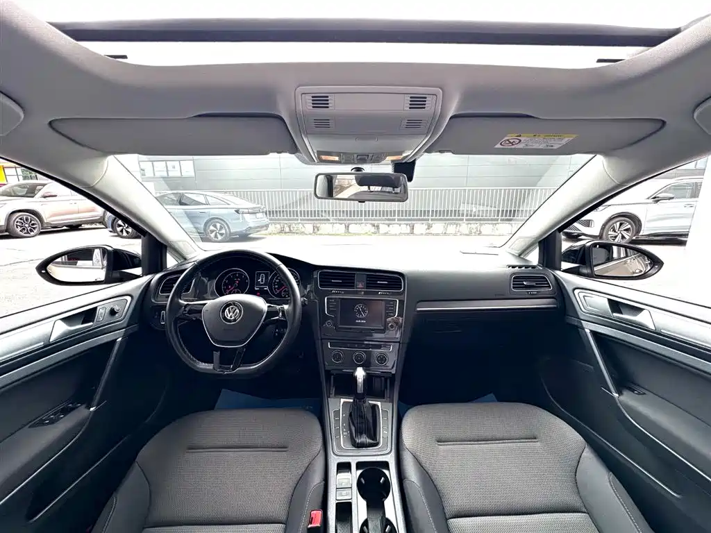 Volkswagen Golf 2017 230TSI Auto Comfort Millionth Anniversary Edition фото 7