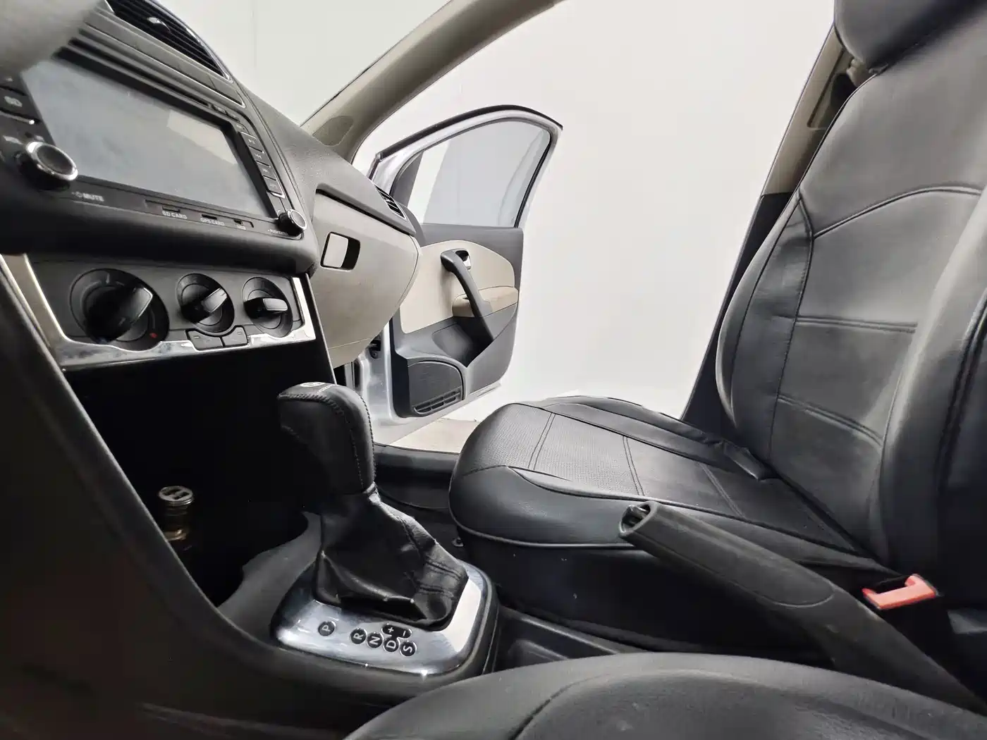 Volkswagen Polo 2011 1.4L Automatic Style Edition фото 11