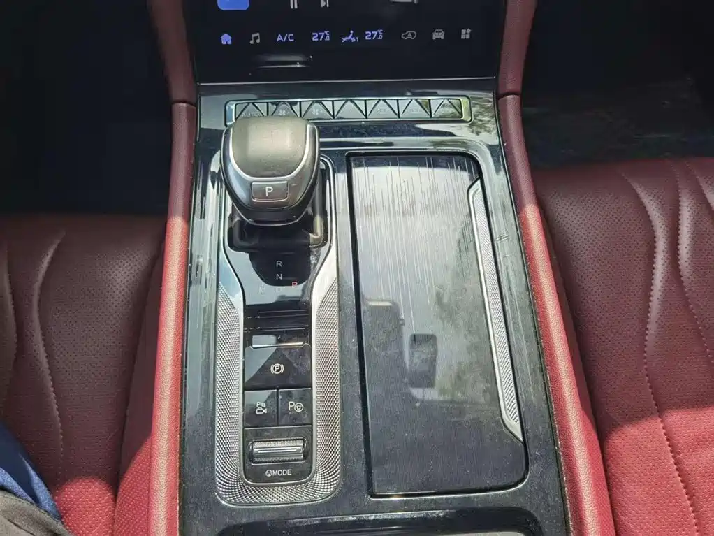 Hongqi H5 2024 2.0T Automatic Smart Connect Flag Leader Edition фото 7