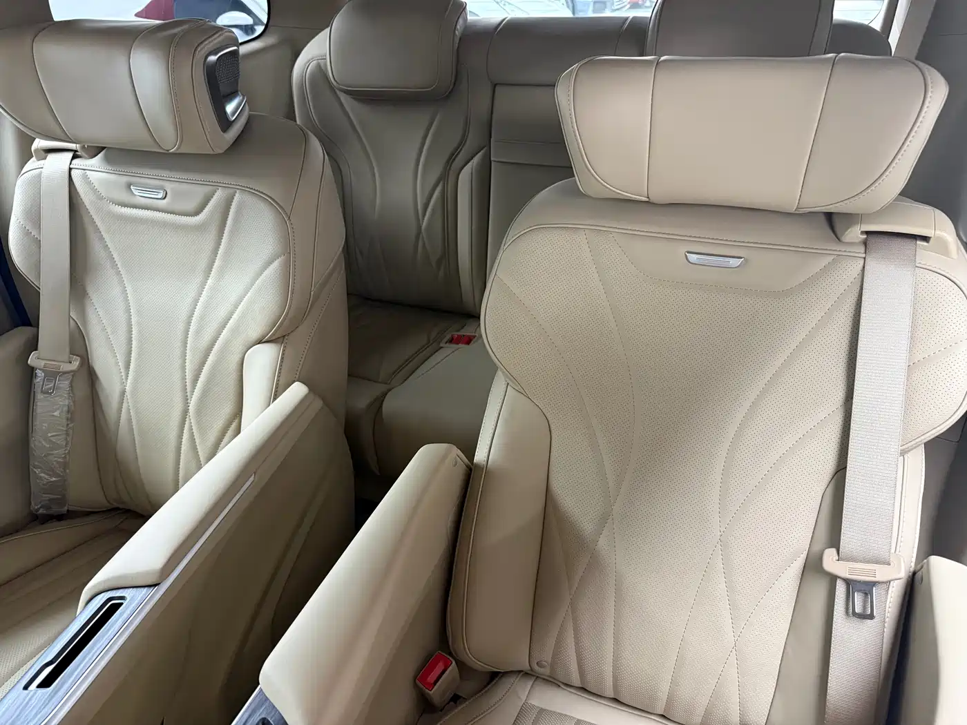 Buick GL8 2025 Land Business Class Comfort DG Edition фото 7