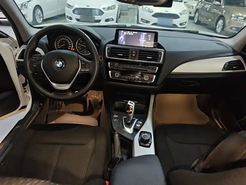 BMW 1 Series (Import) 2016 120i Leading Model фото 10