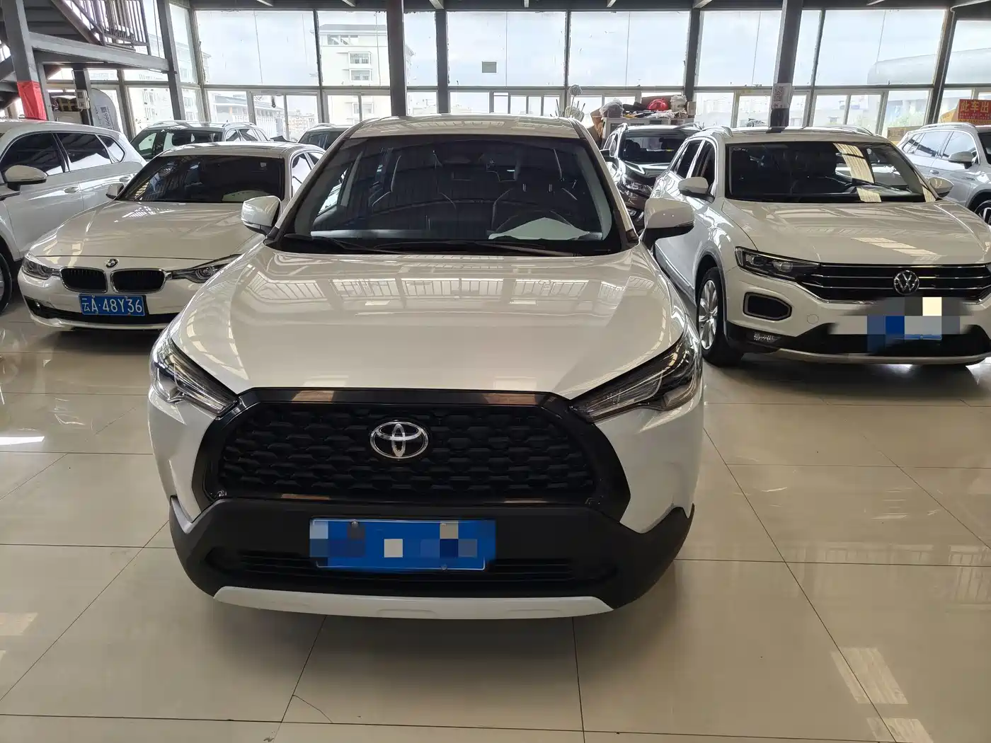 Toyota Corolla Cross 2023 2.0L 20th Anniversary Platinum Edition фото 2