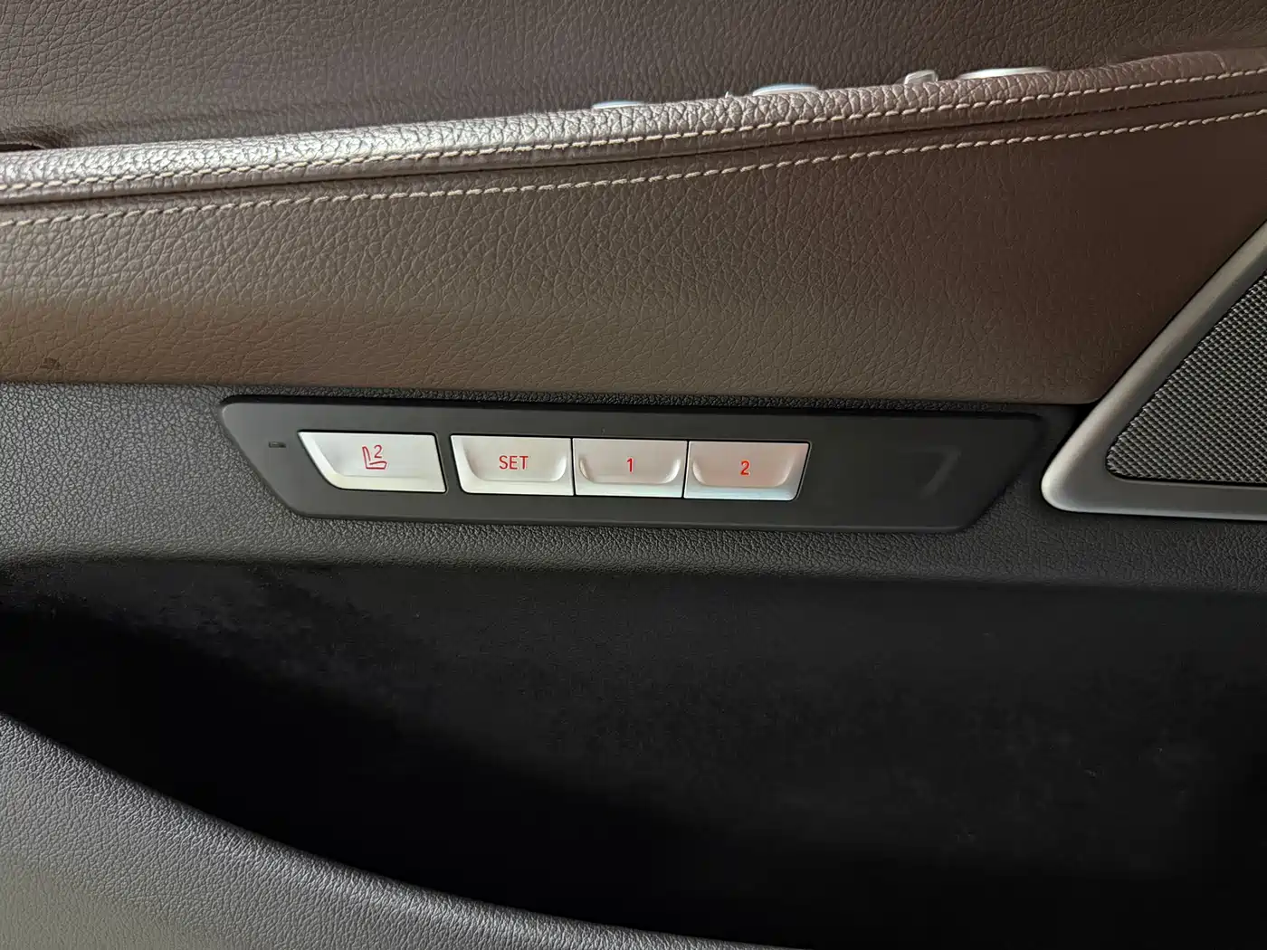 BMW 7 Series 2016 730Li Leading фото 20