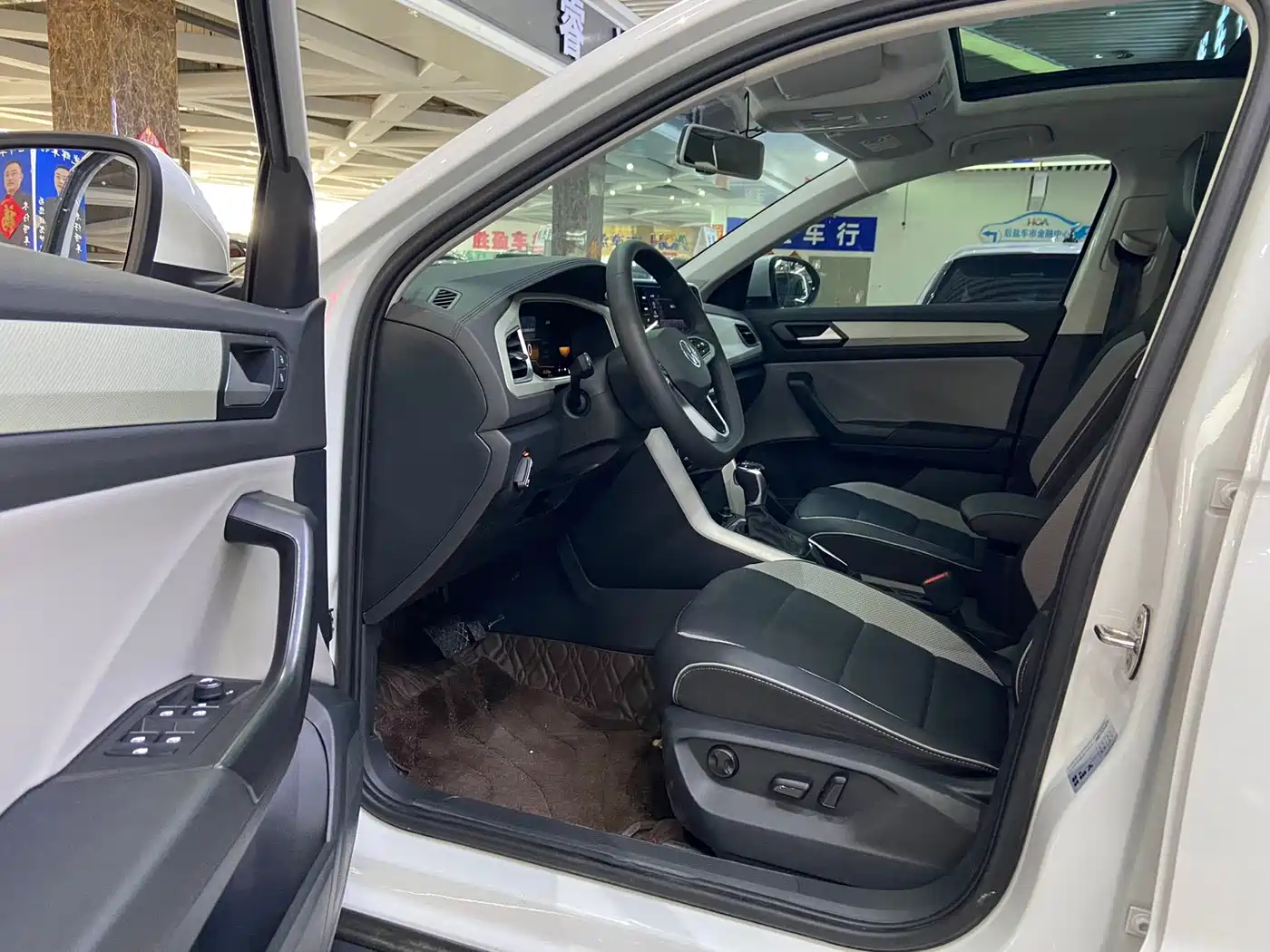 Volkswagen T-ROC 2023 280TSI DSG 2WD Time Edition фото 7