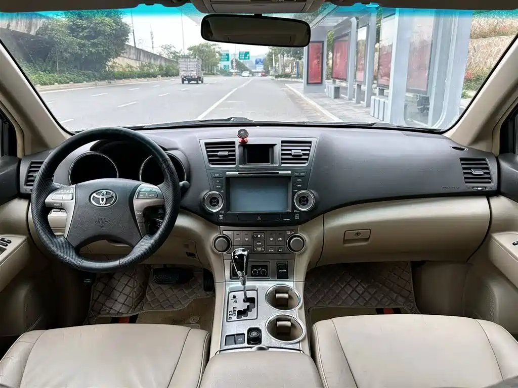 Toyota Highlander 2009 2.7L 2WD 7-seater Luxury Edition фото 6