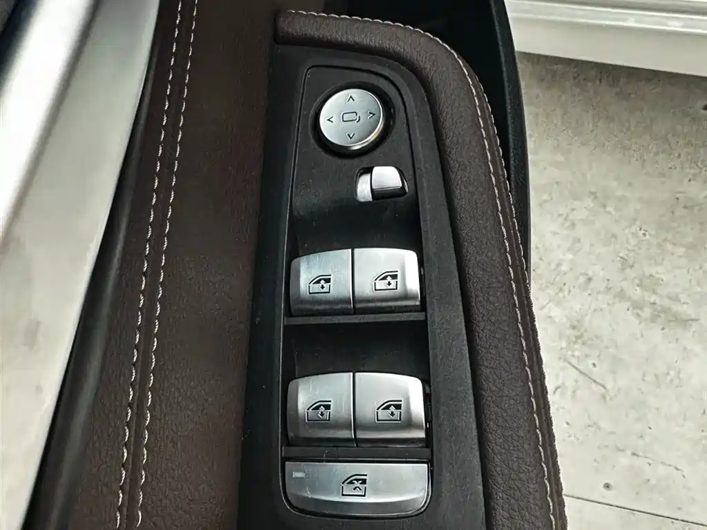 BMW 1 Series 2021 120i M Sport Shadow Edition фото 16