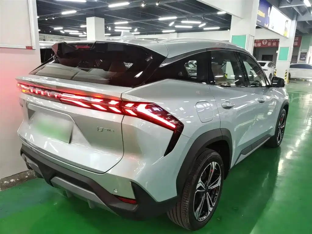 Geely Galaxy Galaxy L7 2025 EM-i 115km Explorer+ Edition фото 7