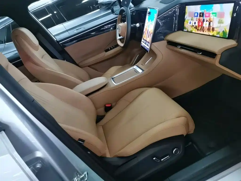 Geely Galaxy Galaxy L7 2025 EM-i 115km Explorer+ Edition фото 25