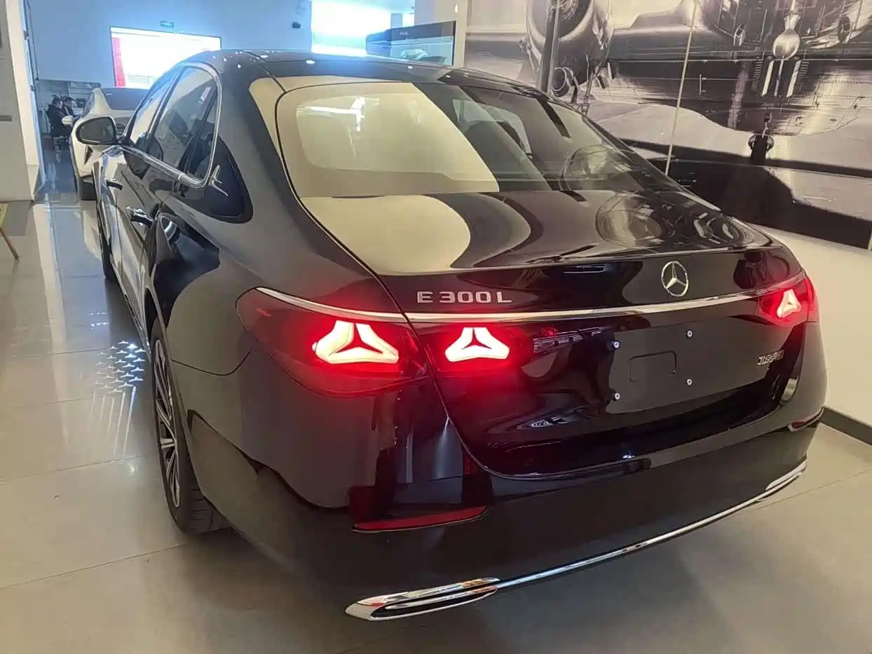 Mercedes-Benz E-Class 2025 E 300 L Luxury фото 8