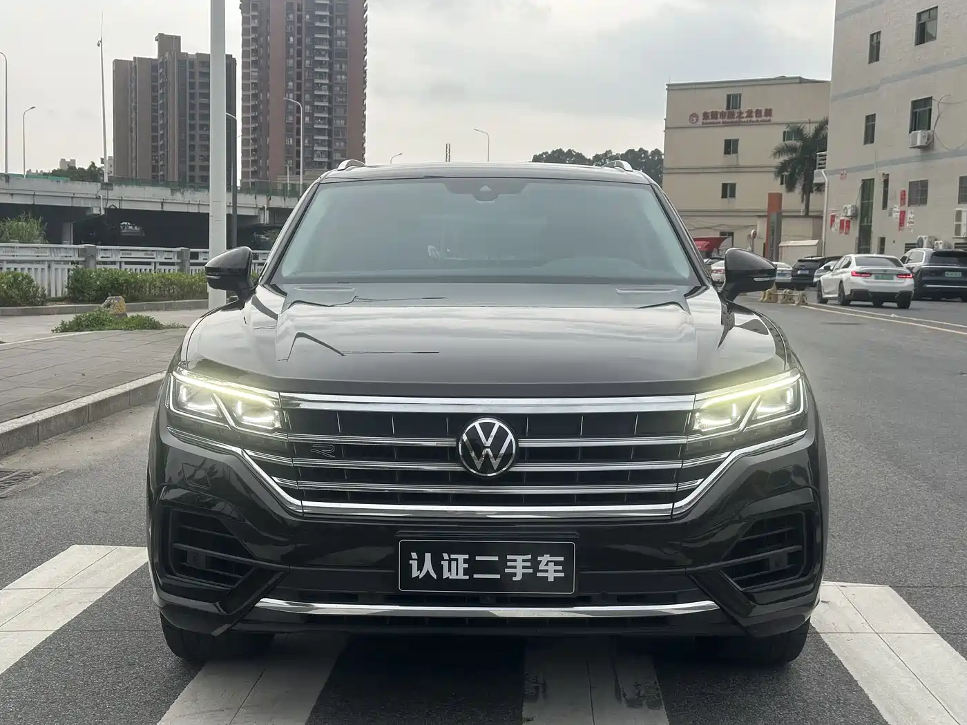 VOLKSWAGEN TOUAREG