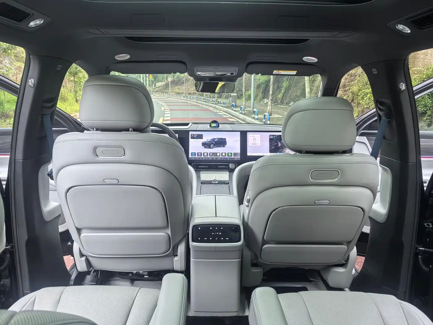 AITO Wenjie AITO M9 2024 Extended Range Ultra 42kWh 6-Seater фото 12
