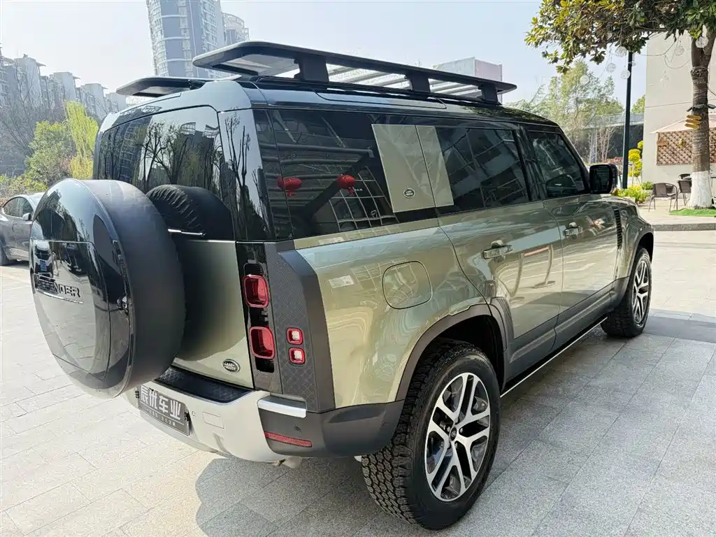 Land Rover Defender 2023 Model 110 3.0T P400 Dark Special Edition фото 5