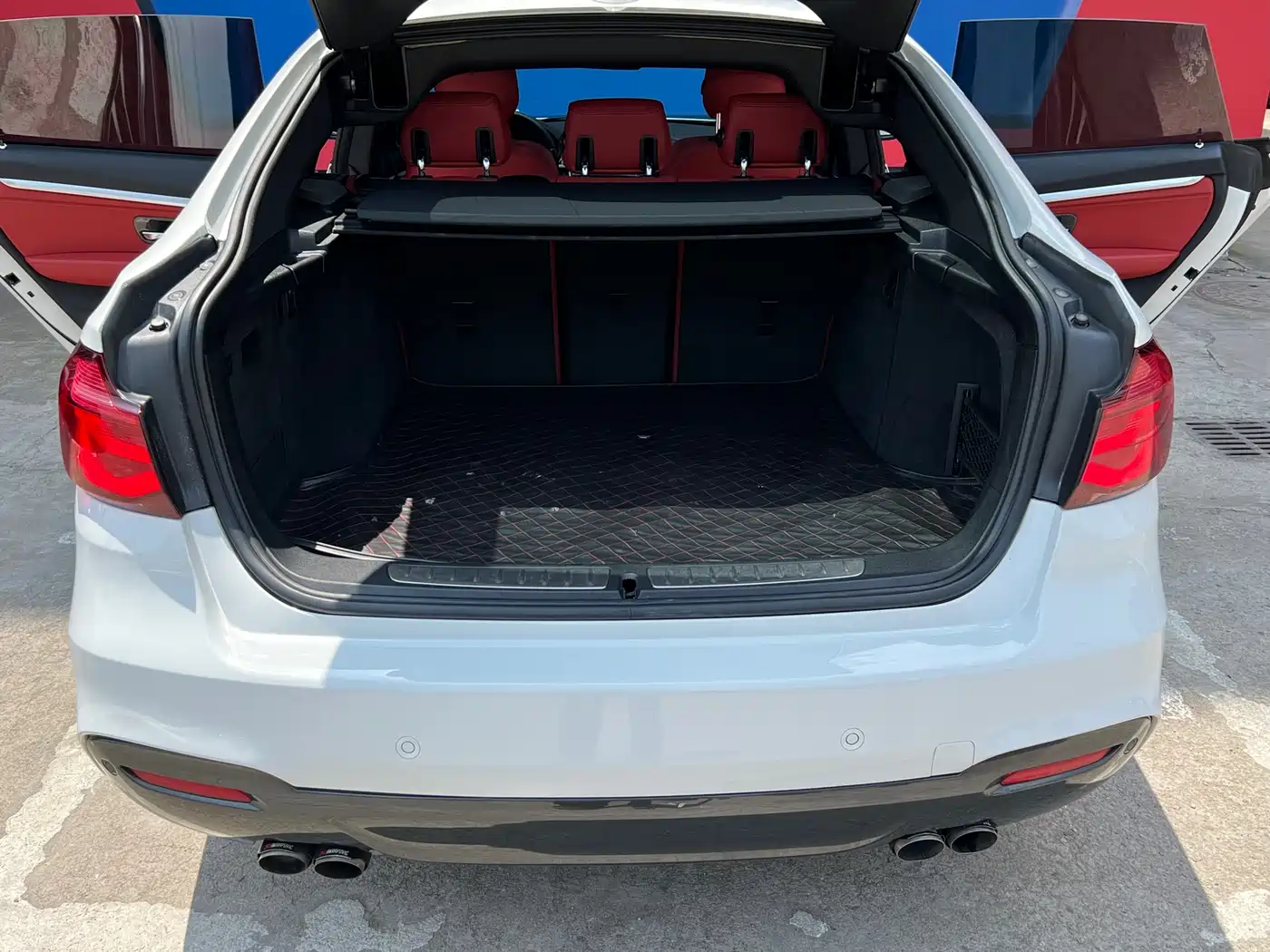 BMW 3 Series GT 2019 330i xDrive M Sport Black Night Edition фото 9