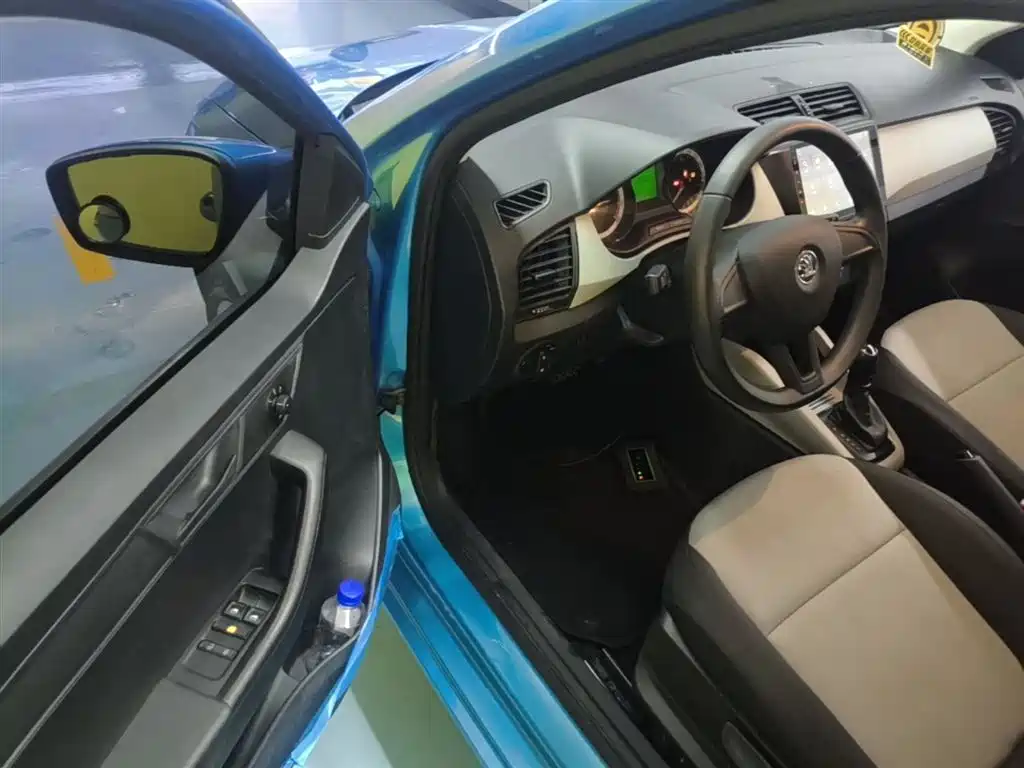 Škoda Fabia 2017 1.4L Auto Car Enjoy Edition фото 16