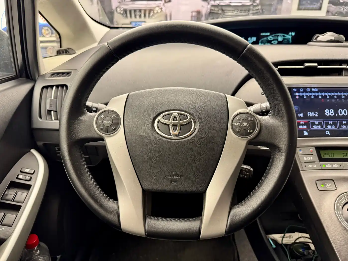 Toyota Prius 2012 1.8L Luxury фото 8