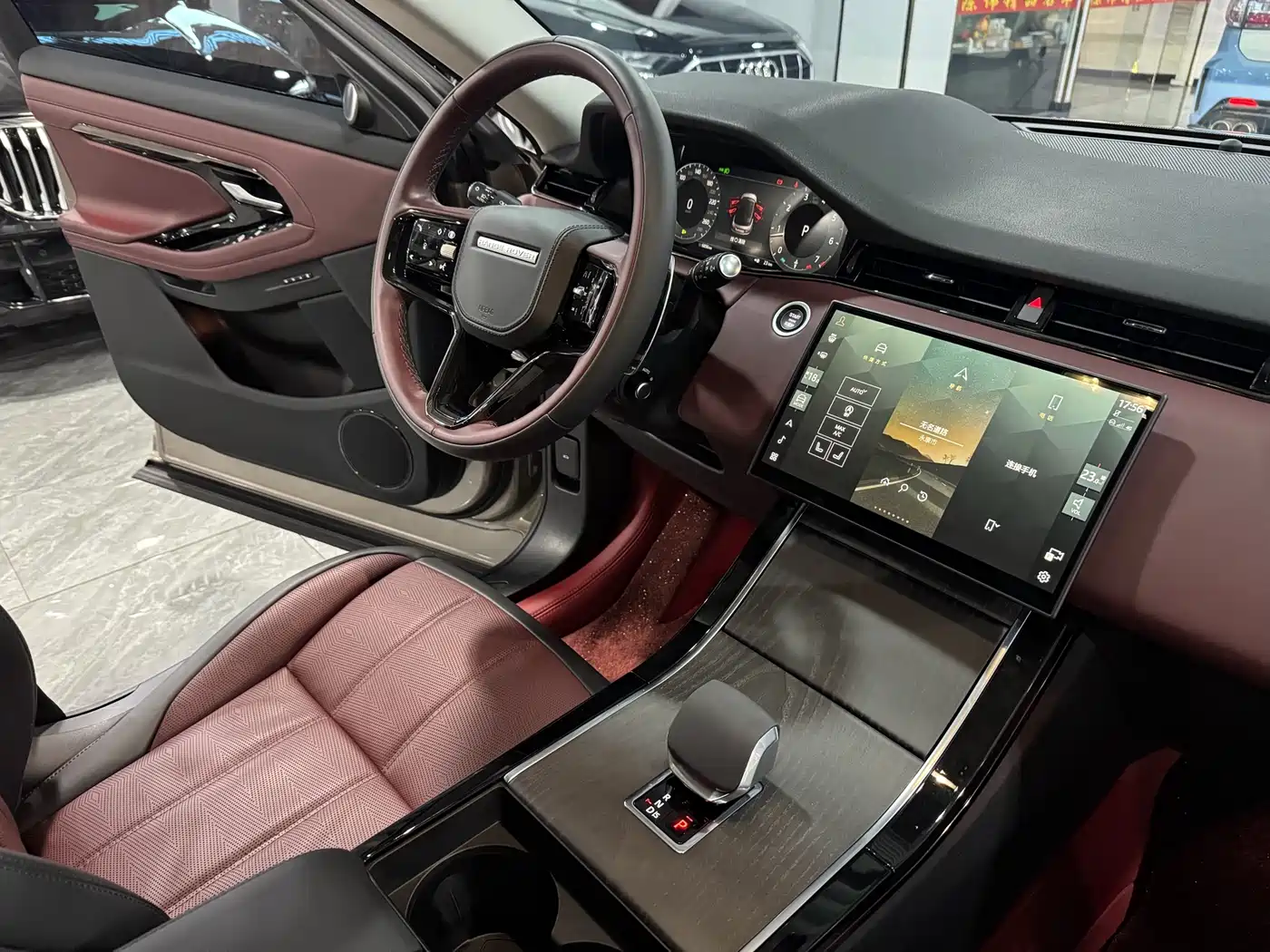 Land Rover Range Rover Evoque 2024 Range Rover Evoque L 249PS Condensed Light Limited Edition фото 10