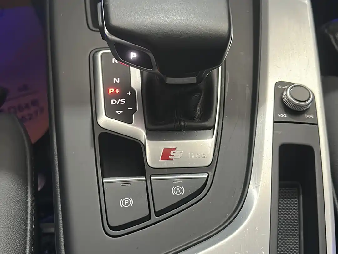 Audi A4L 2021 40 TFSI Premium Life Edition фото 13