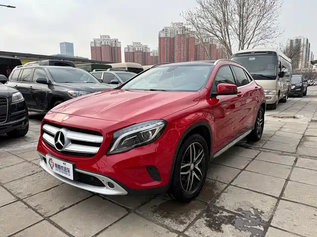 MERCEDES-BENZ GLA