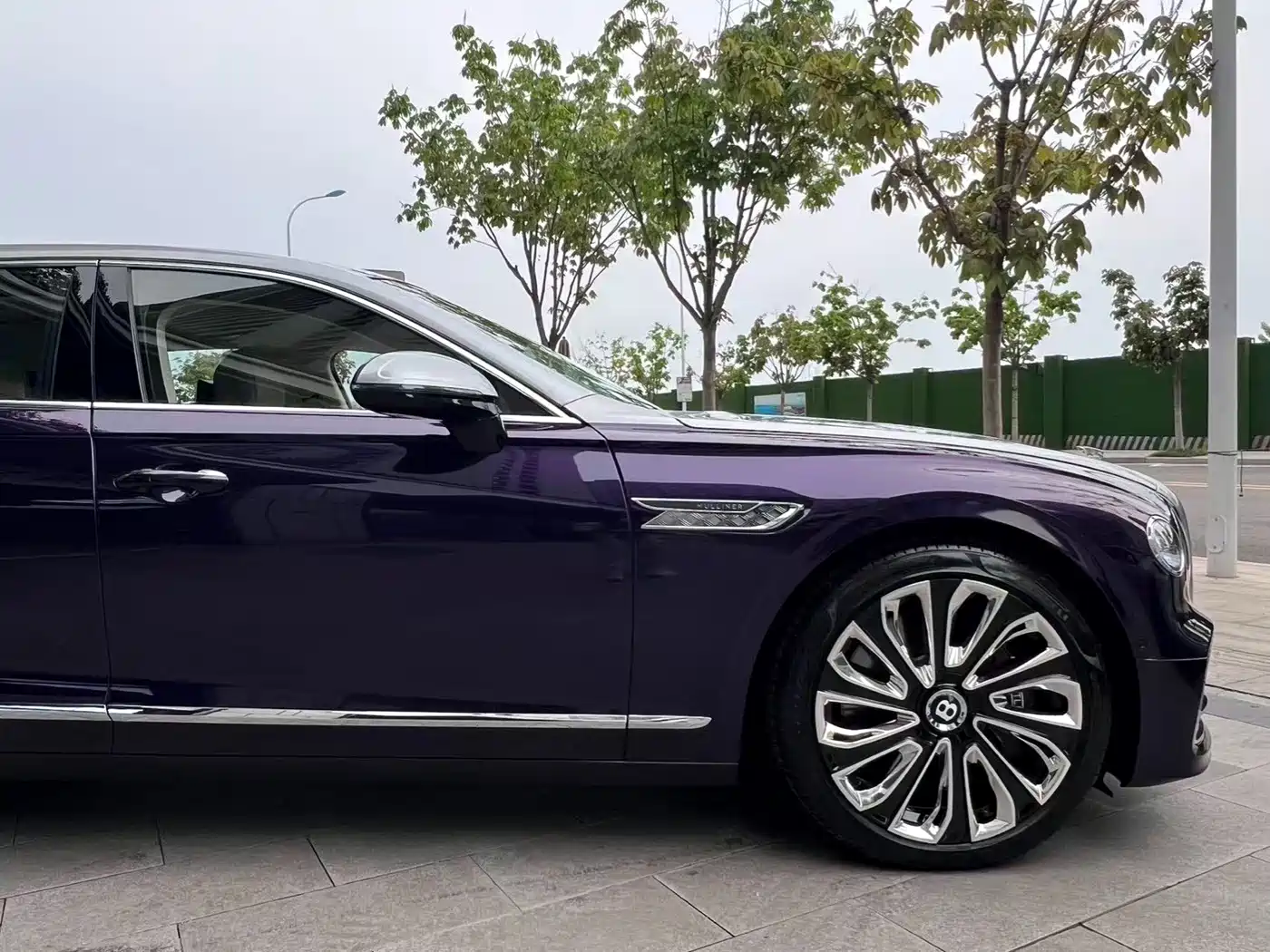 Bentley Flying Spur 2024 4.0T V8 Mulliner фото 4