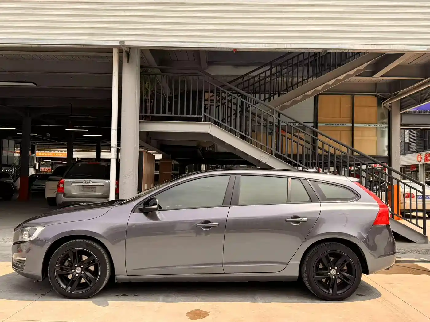 Фото 8 - Volvo V60