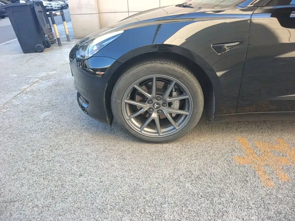 Фото 23 - Tesla Model 3