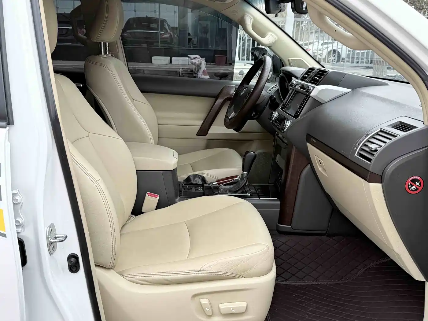 Toyota Prado 2014 4.0L Automatic TX-L NAVI фото 4