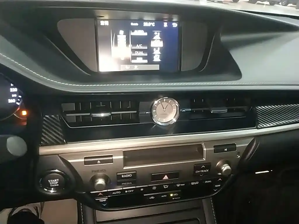 Lexus ES 2015 200 Elite Edition фото 13
