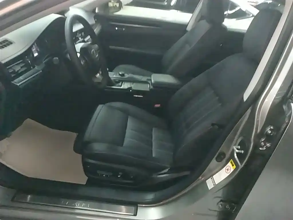 Lexus ES 2015 200 Elite Edition фото 15